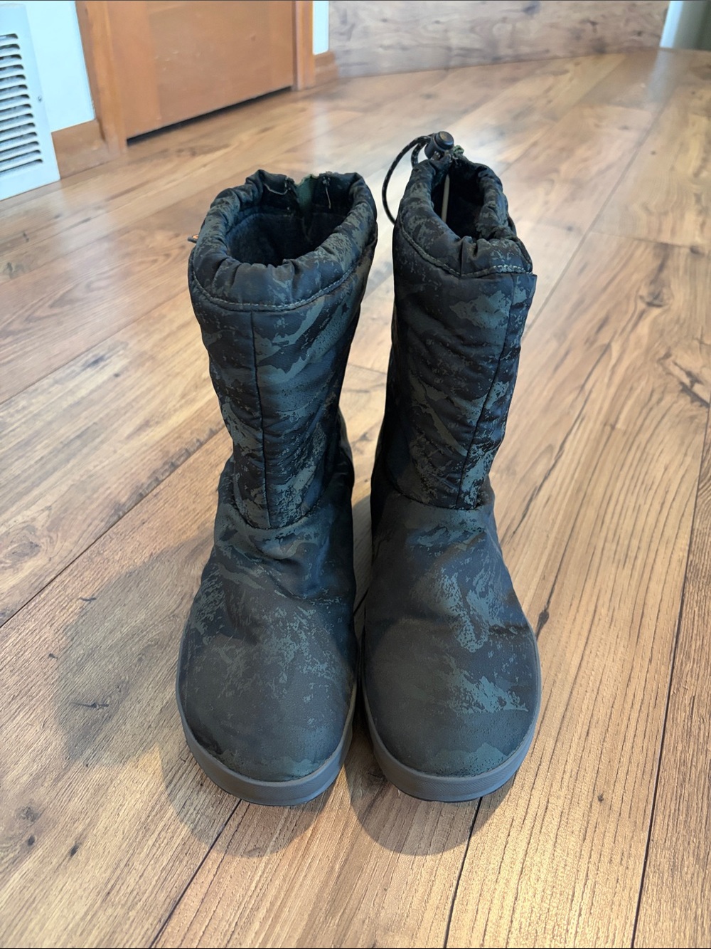 Bogs Black Camo-Pattern Insulated Women's Winter Pull-On Boots